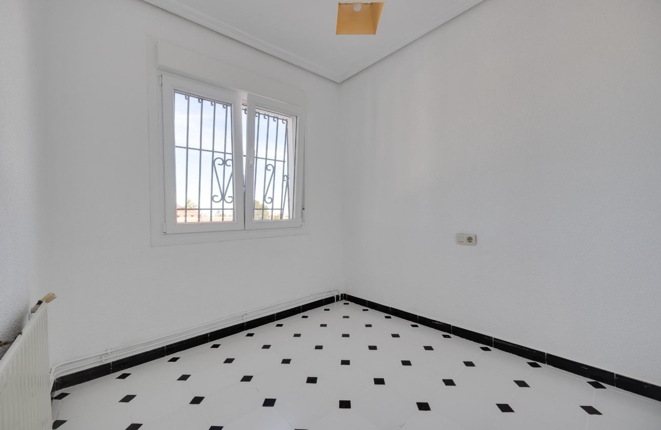 Herverkoop - Villa -
Torrevieja - La Siesta - El Salado - Torreta