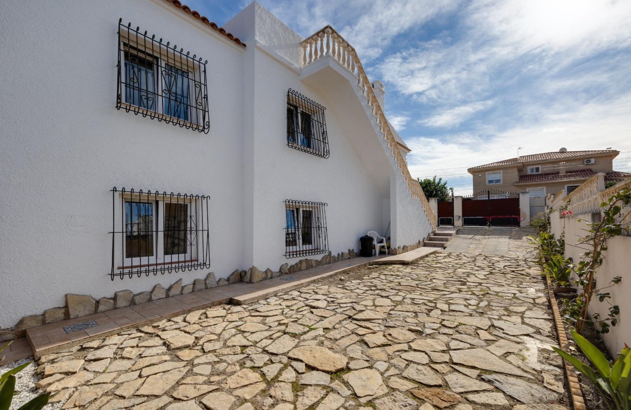 Herverkoop - Villa -
Torrevieja - La Siesta - El Salado - Torreta
