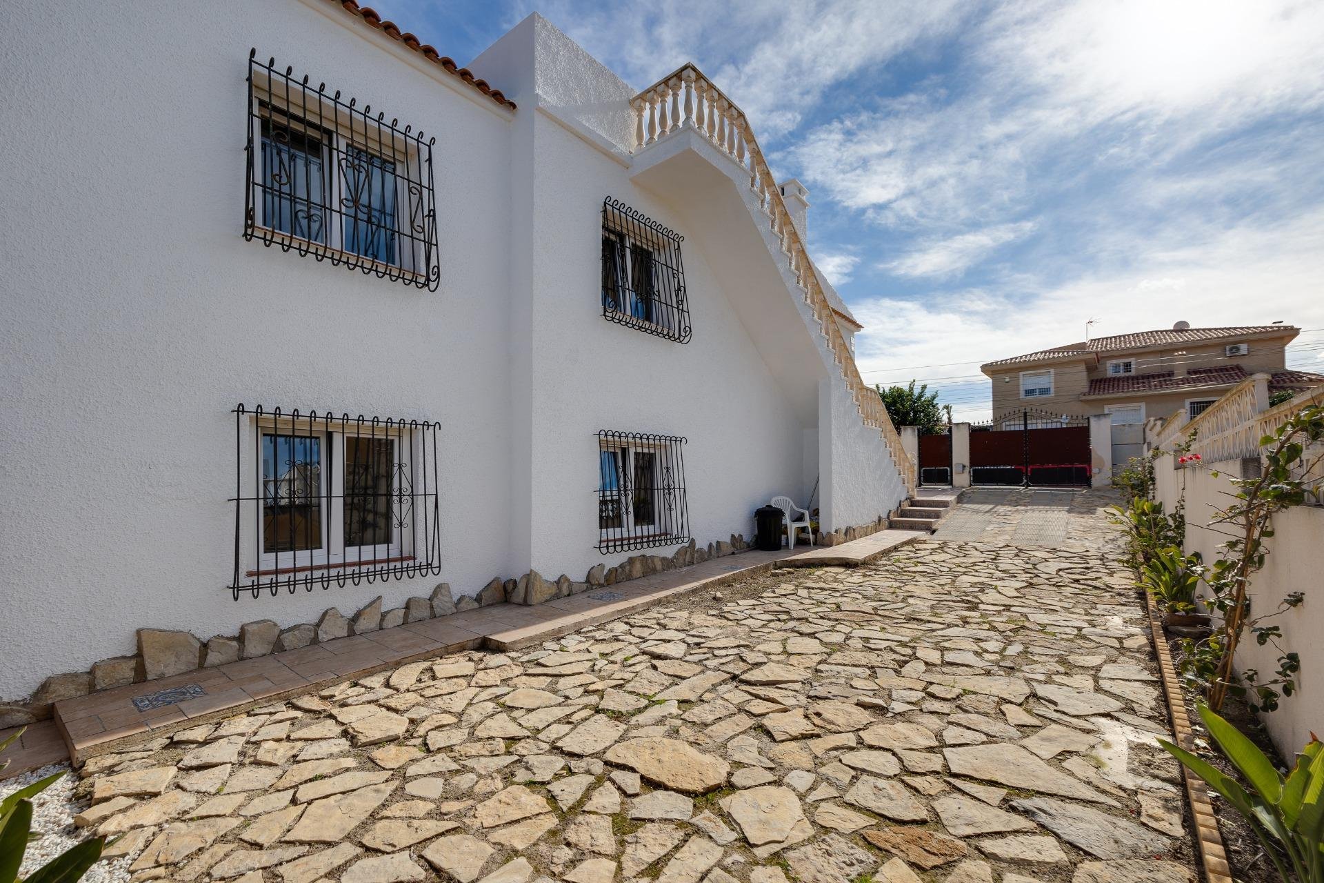 Herverkoop - Villa -
Torrevieja - La Siesta - El Salado - Torreta