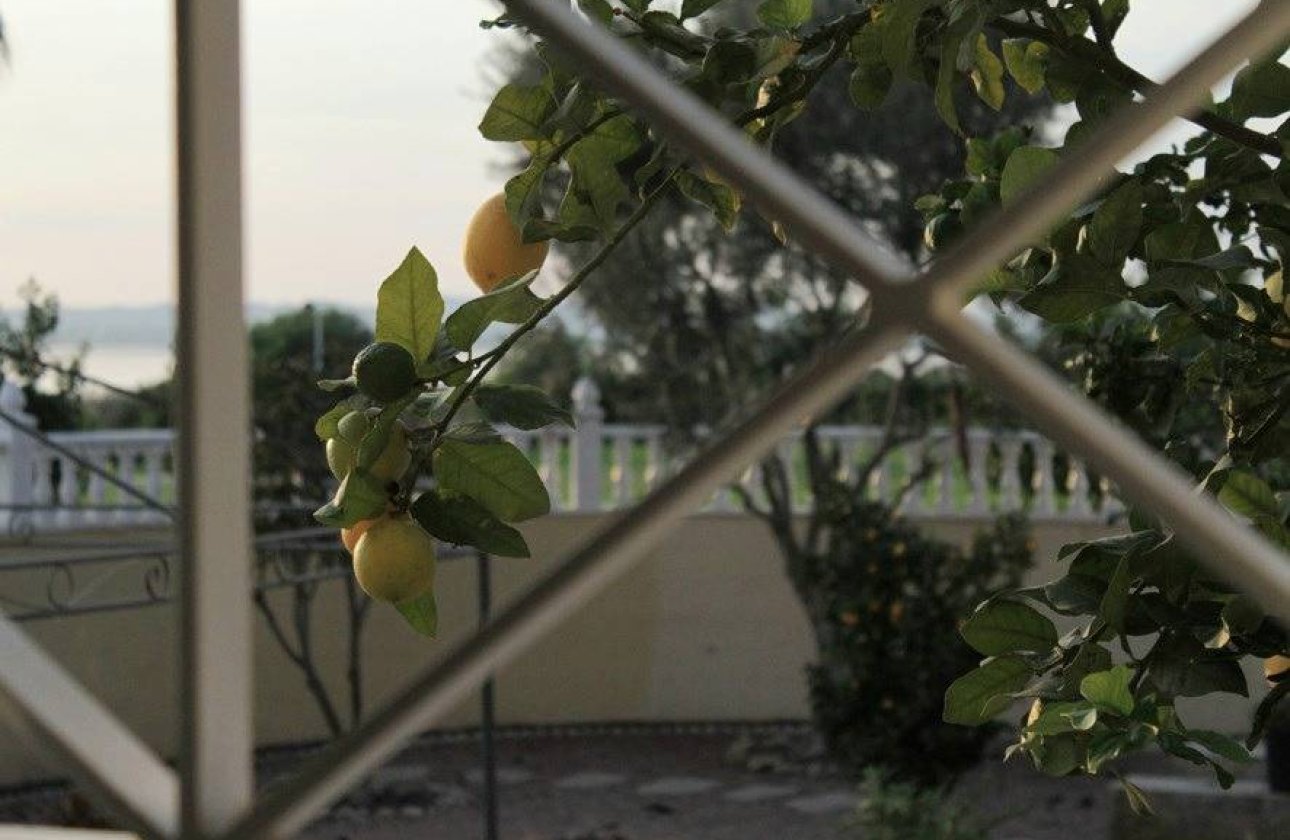 Herverkoop - Villa -
Torrevieja - La Siesta - El Salado - Torreta