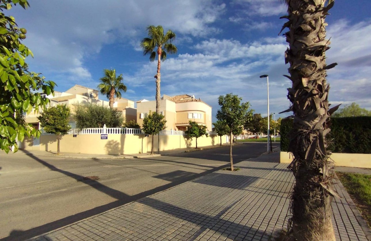 Herverkoop - Villa -
Torrevieja - La Siesta - El Salado - Torreta