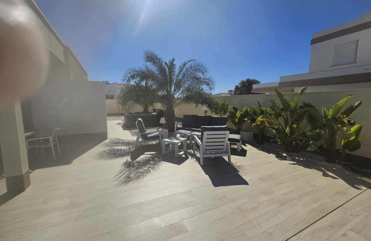 Herverkoop - Villa -
Torrevieja - La Siesta - El Salado - Torreta