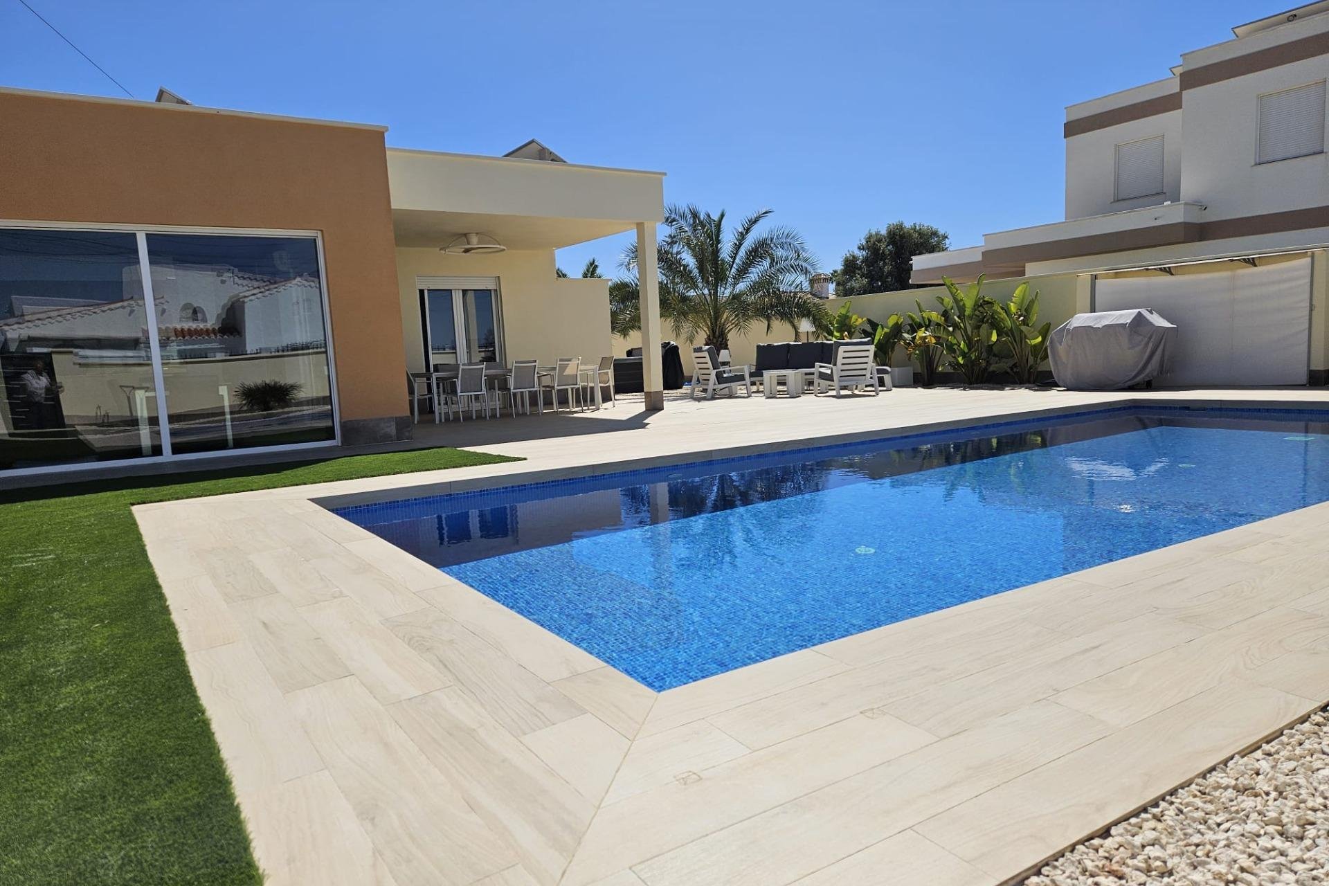 Herverkoop - Villa -
Torrevieja - La Siesta - El Salado - Torreta