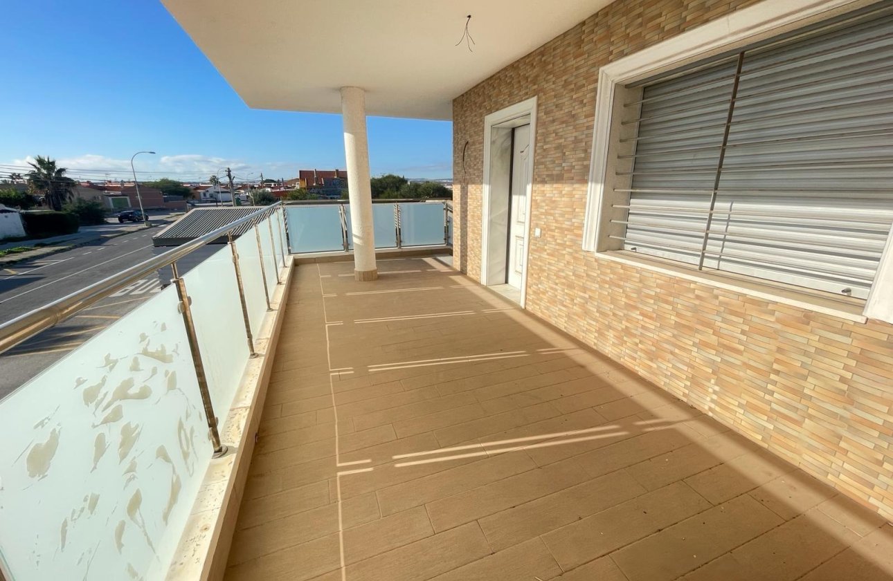 Herverkoop - Villa -
Torrevieja - La Siesta - El Salado - Torreta