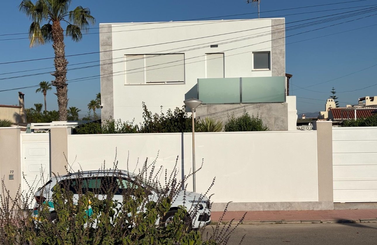 Herverkoop - Villa -
Torrevieja - La Siesta - El Salado - Torreta
