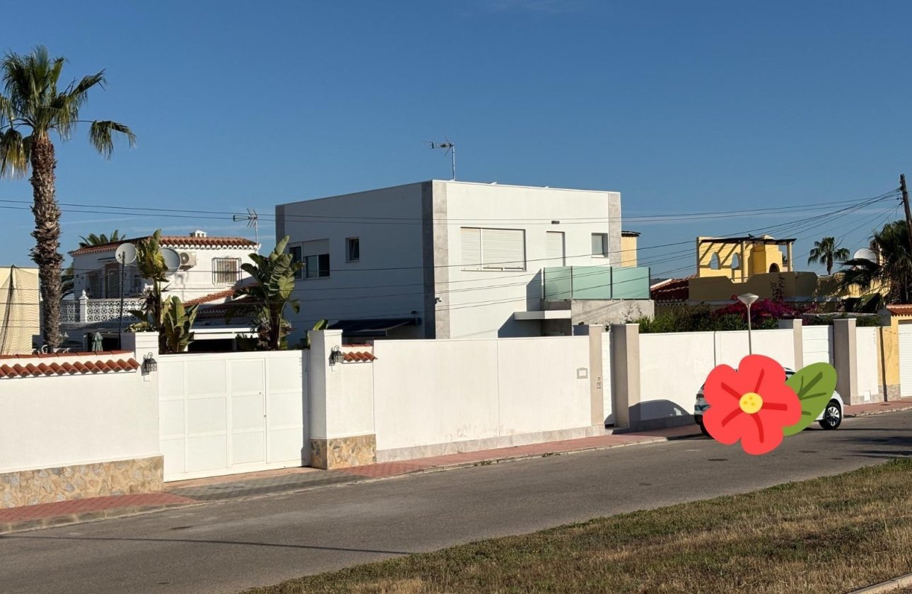 Herverkoop - Villa -
Torrevieja - La Siesta - El Salado - Torreta