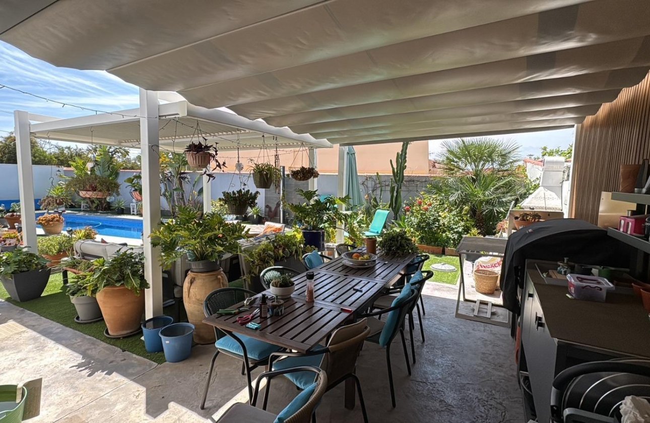 Herverkoop - Villa -
Torrevieja - La Siesta - El Salado - Torreta