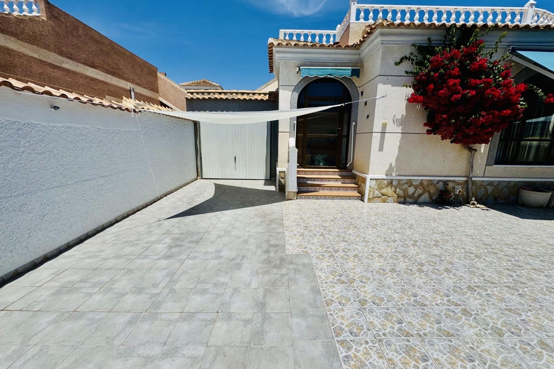 Herverkoop - Villa -
Torrevieja - La Siesta - El Salado - Torreta