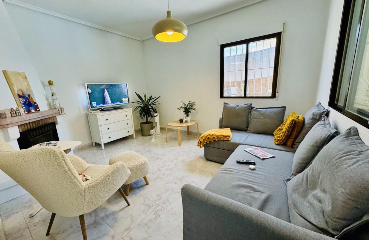 Herverkoop - Villa -
Torrevieja - La Siesta - El Salado - Torreta