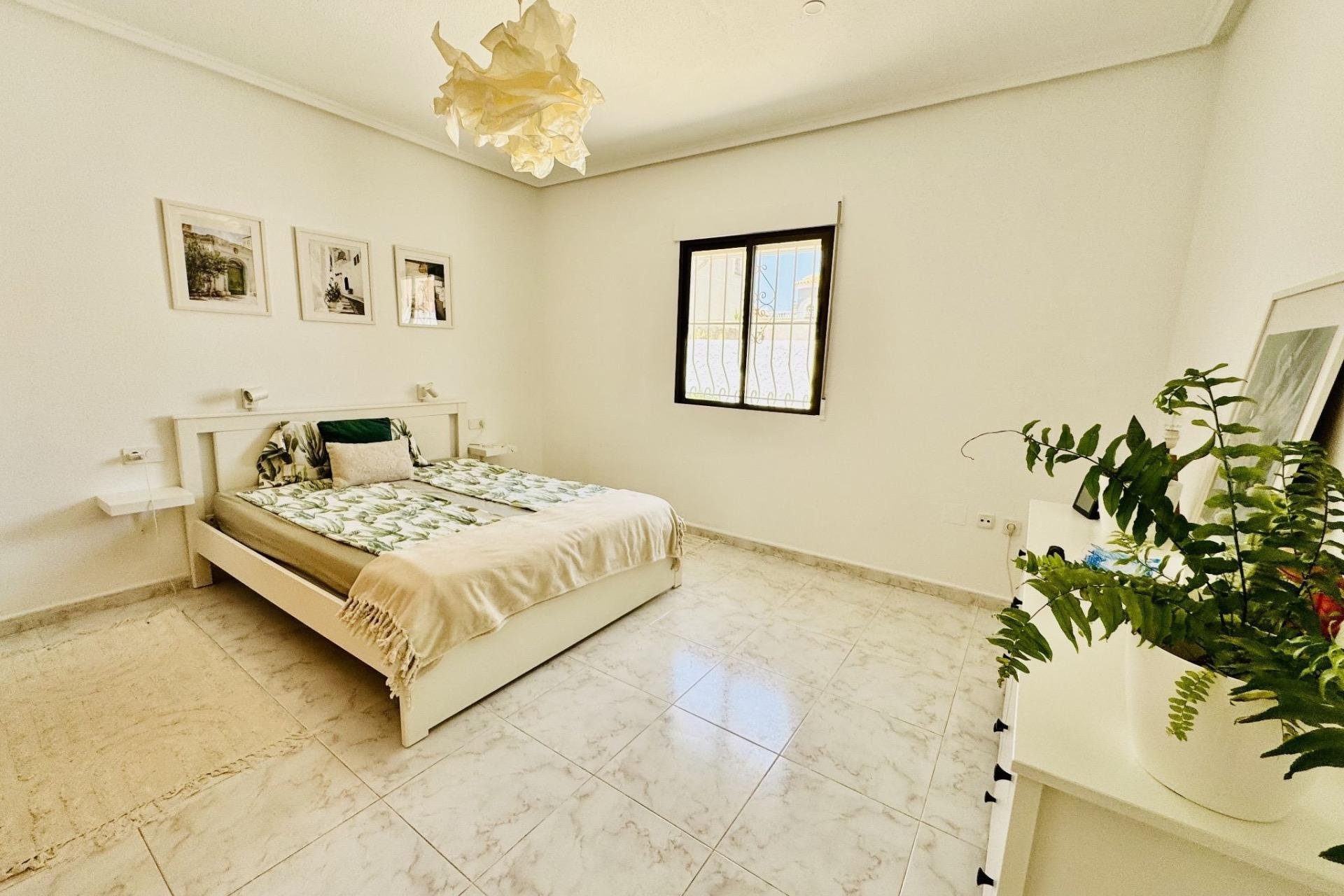 Herverkoop - Villa -
Torrevieja - La Siesta - El Salado - Torreta