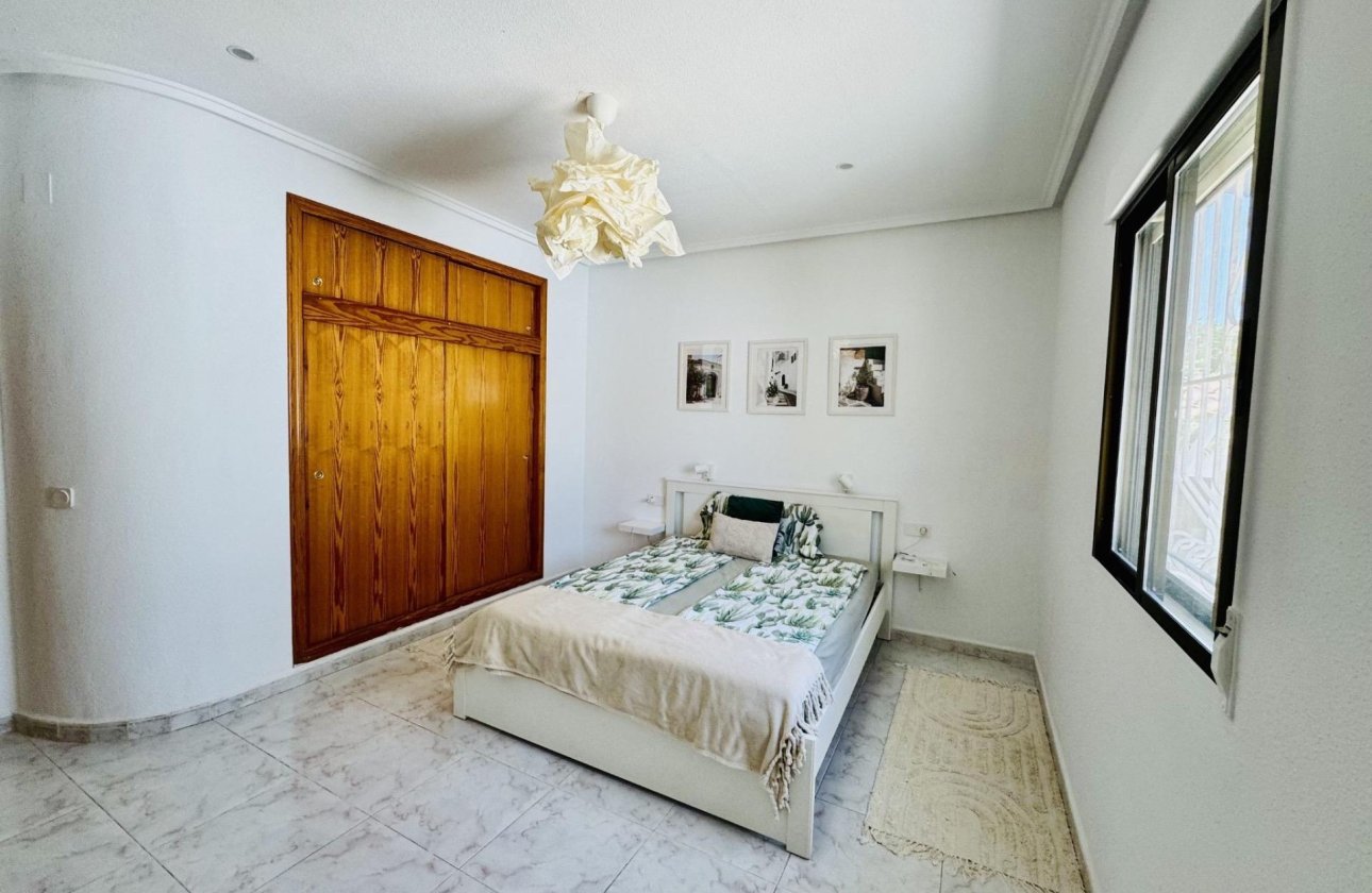 Herverkoop - Villa -
Torrevieja - La Siesta - El Salado - Torreta