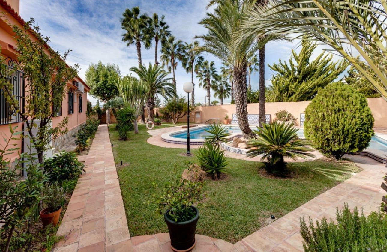Herverkoop - Villa -
Torrevieja - La Siesta - El Salado - Torreta