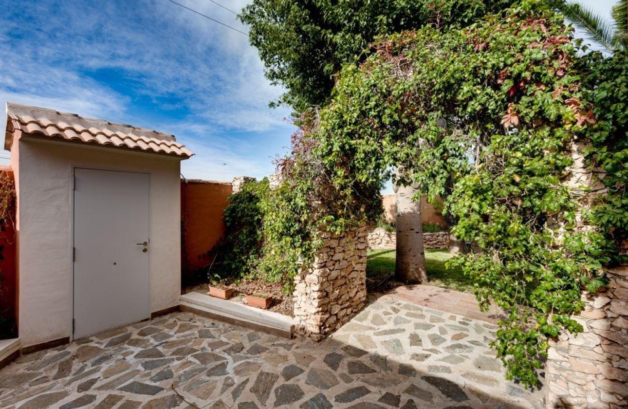 Herverkoop - Villa -
Torrevieja - La Siesta - El Salado - Torreta