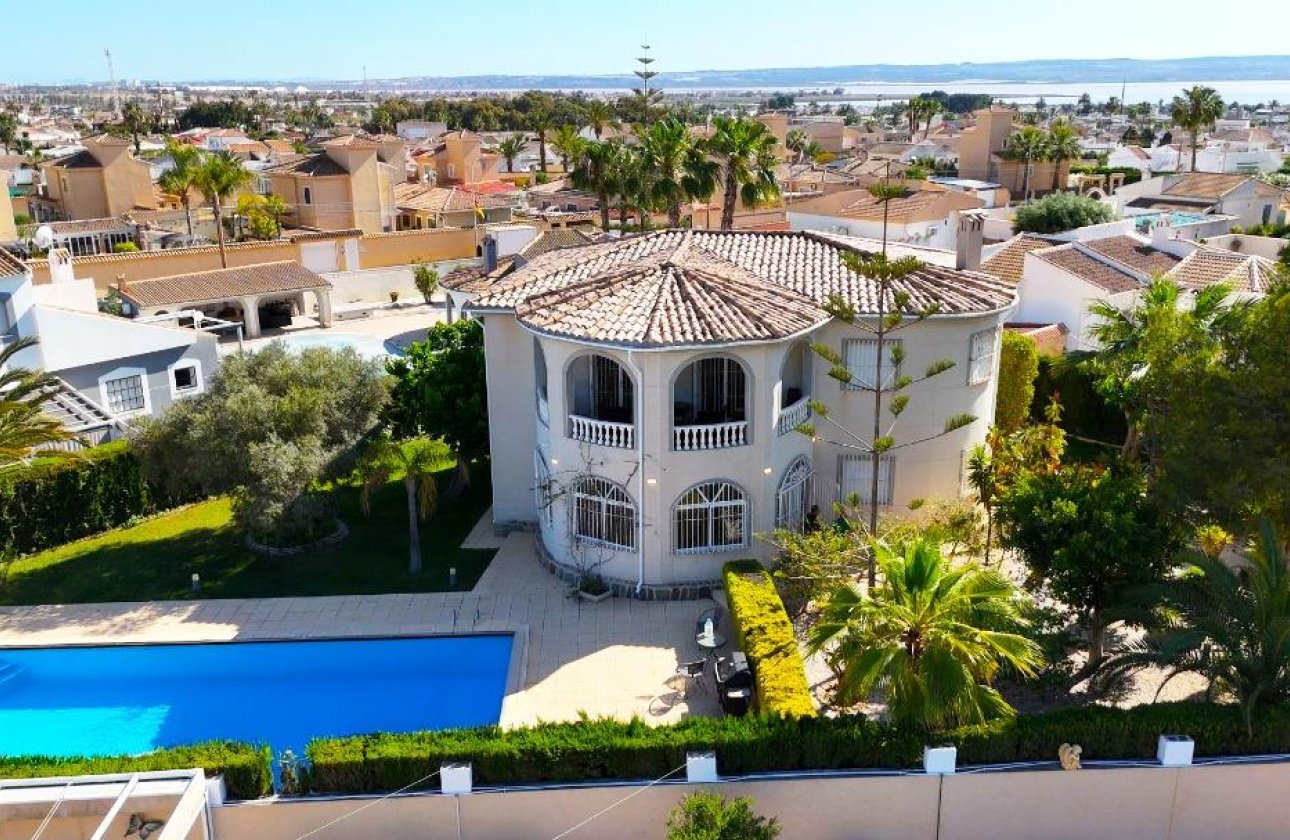 Herverkoop - Villa -
Torrevieja - La Siesta