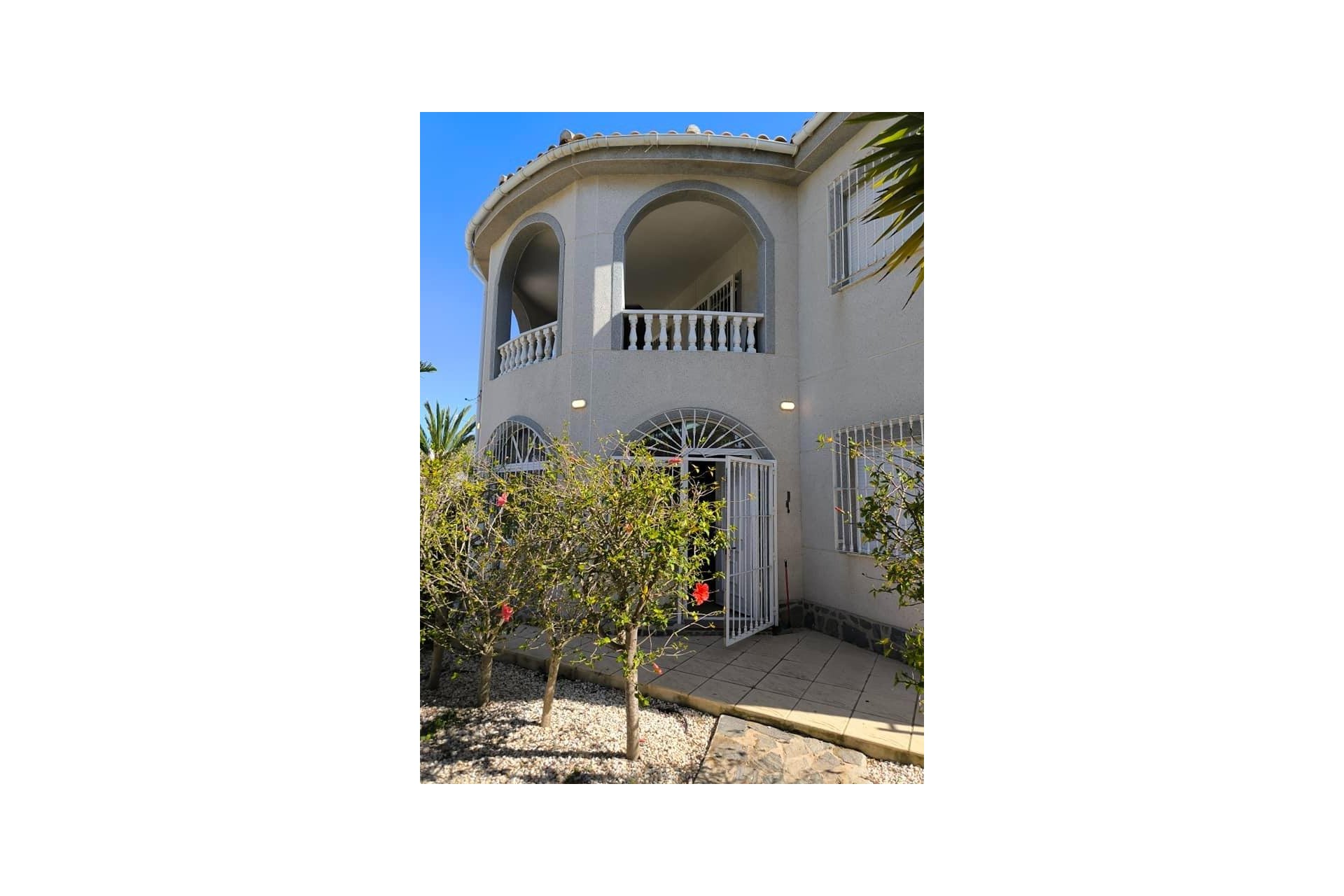 Herverkoop - Villa -
Torrevieja - La Siesta