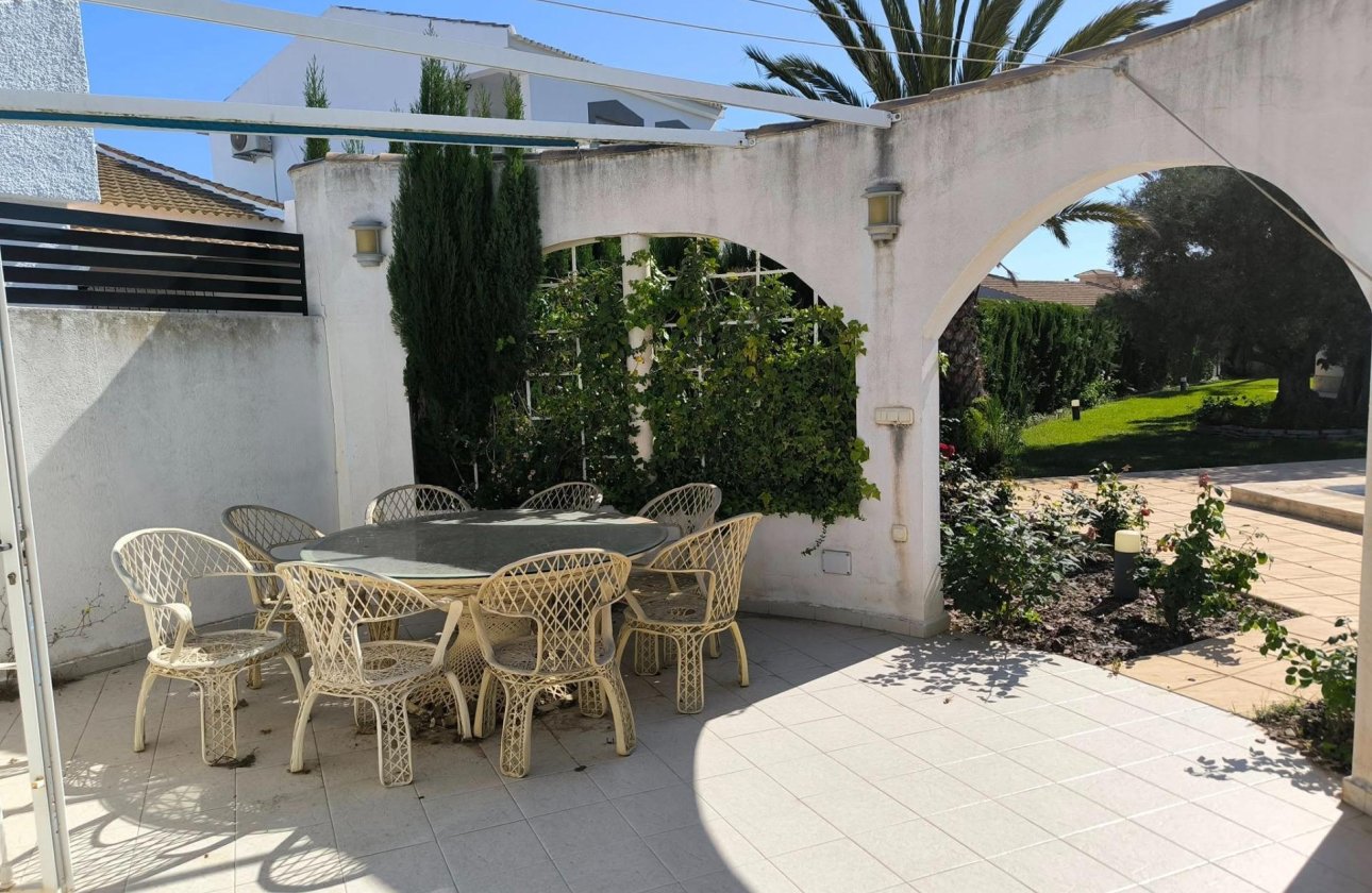 Herverkoop - Villa -
Torrevieja - La Siesta