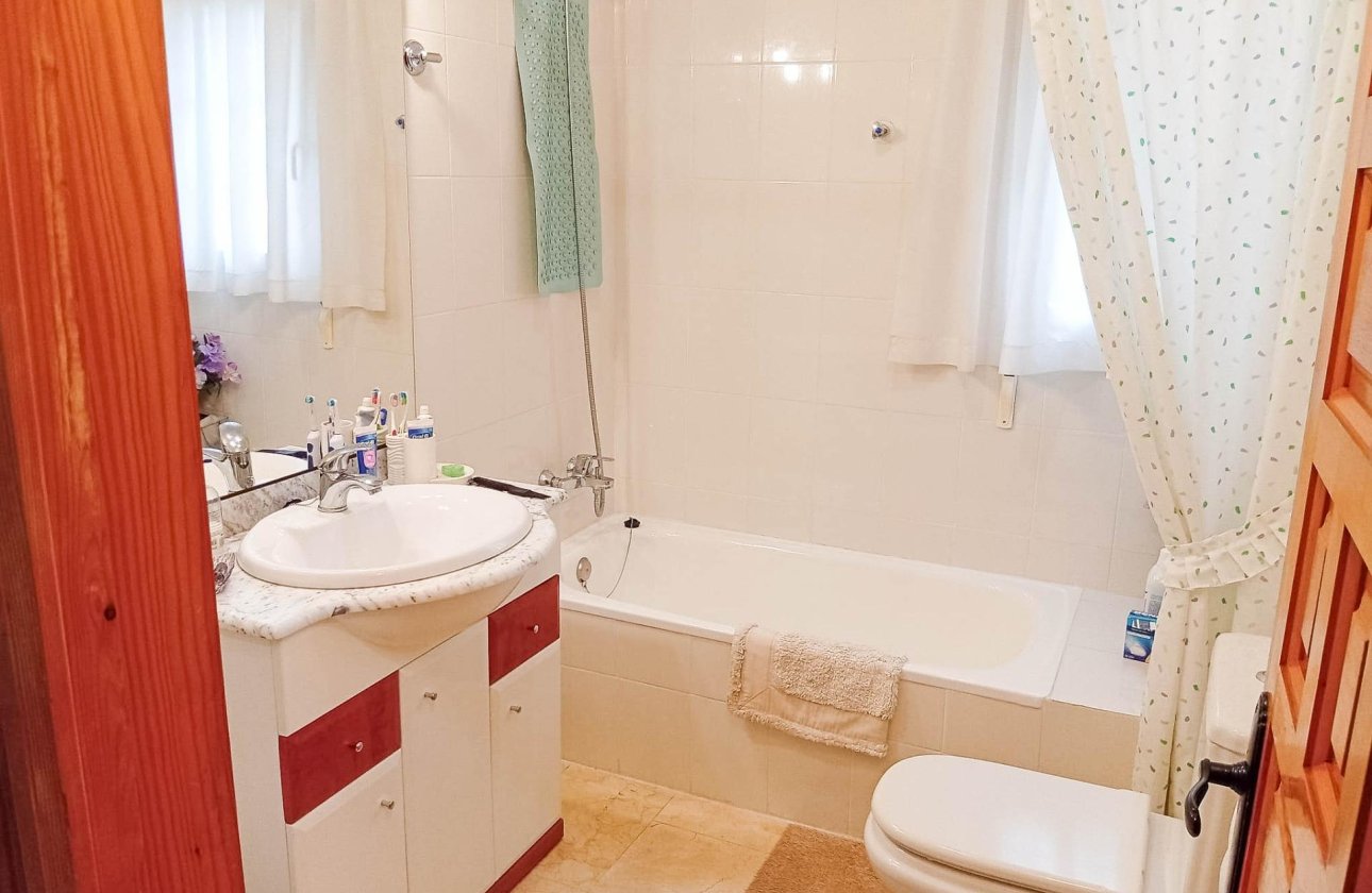 Herverkoop - Villa -
Torrevieja - La Siesta