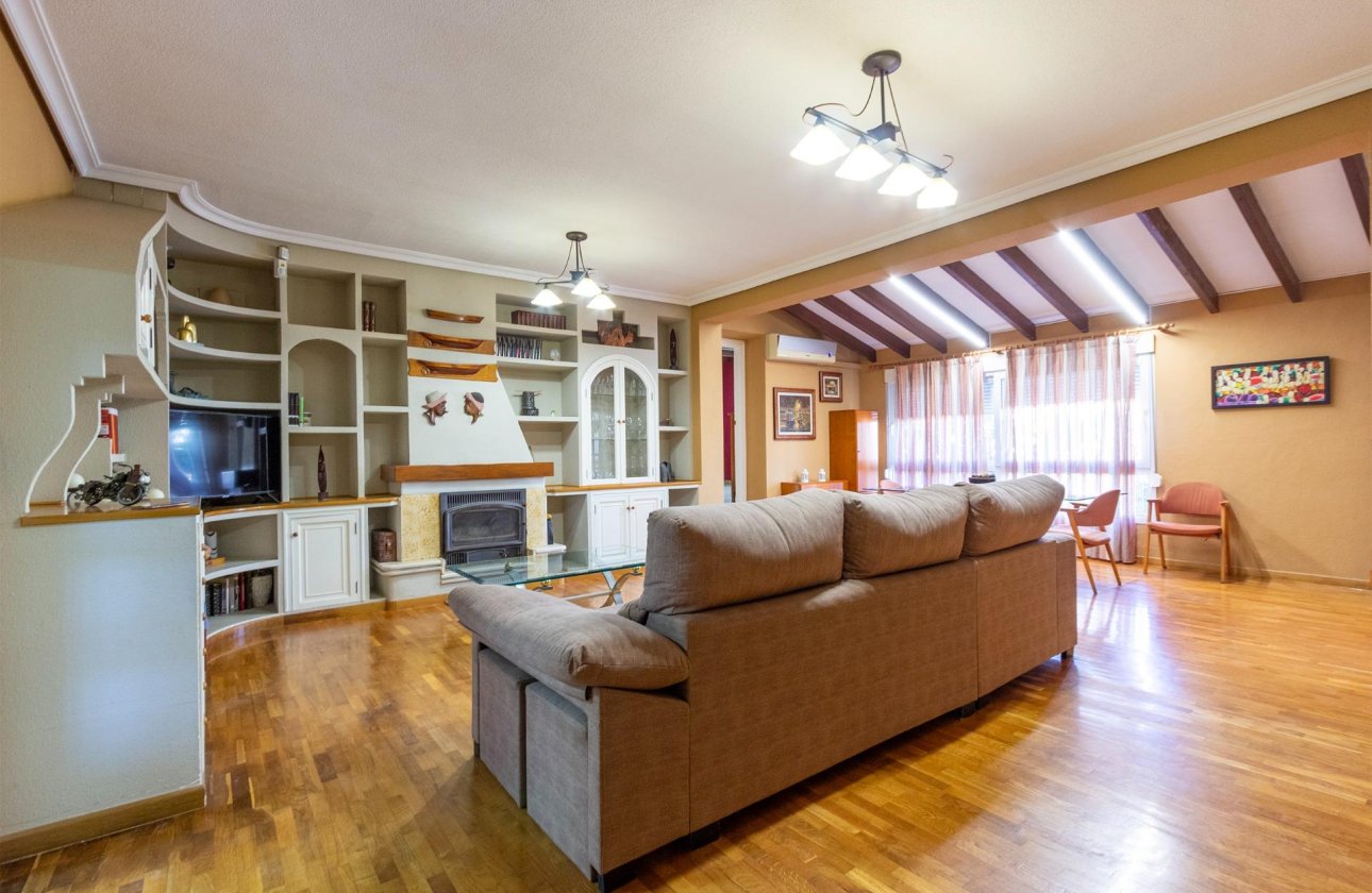 Herverkoop - Villa -
Torrevieja - Los Balcones