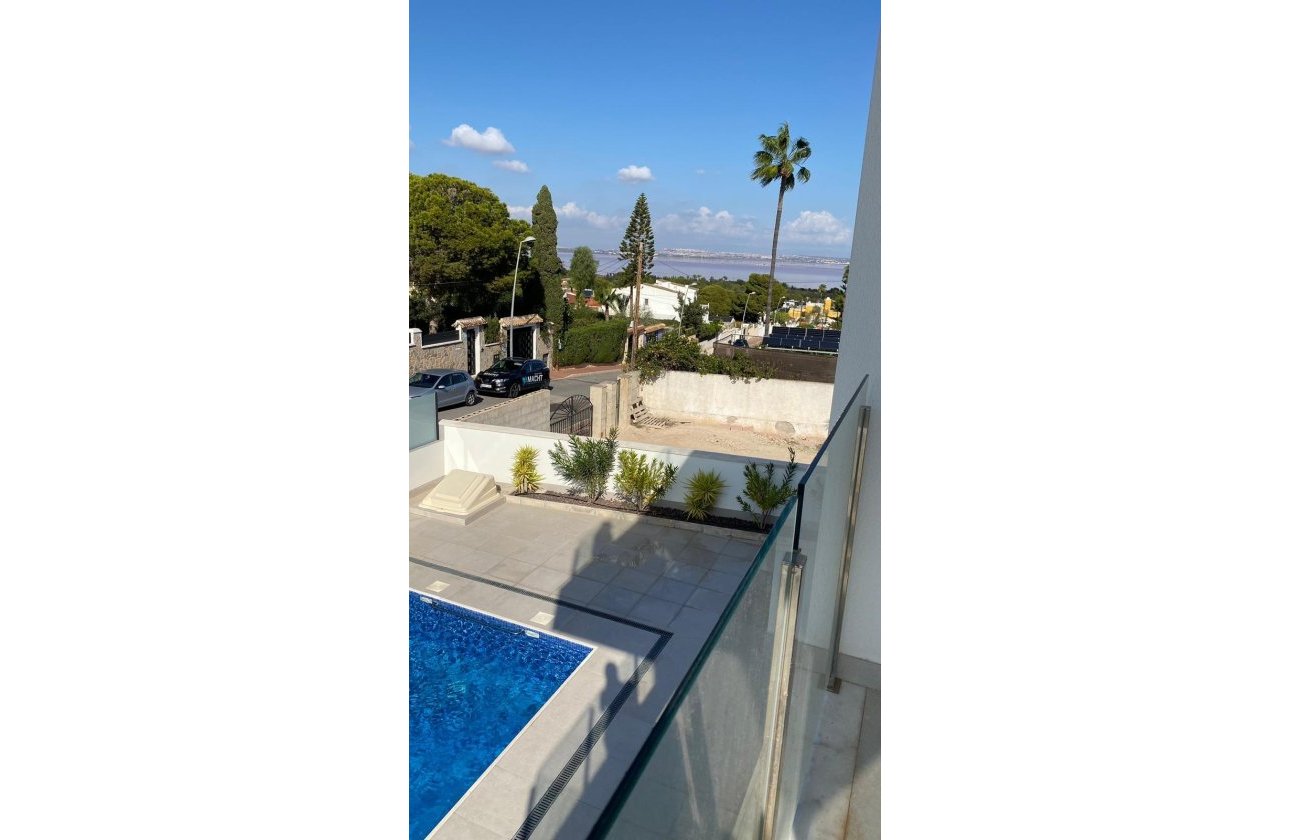 Herverkoop - Villa -
Torrevieja - Los Balcones