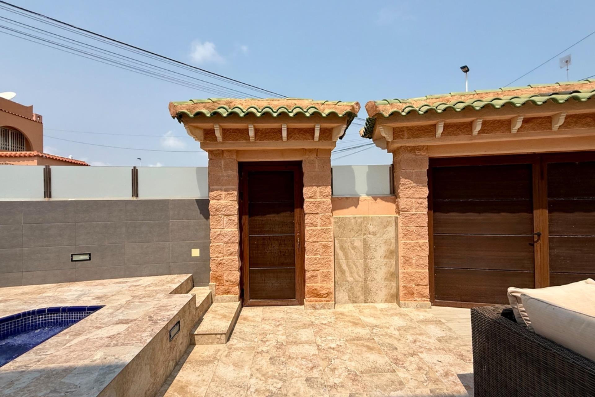 Herverkoop - Villa -
Torrevieja - Los Frutales