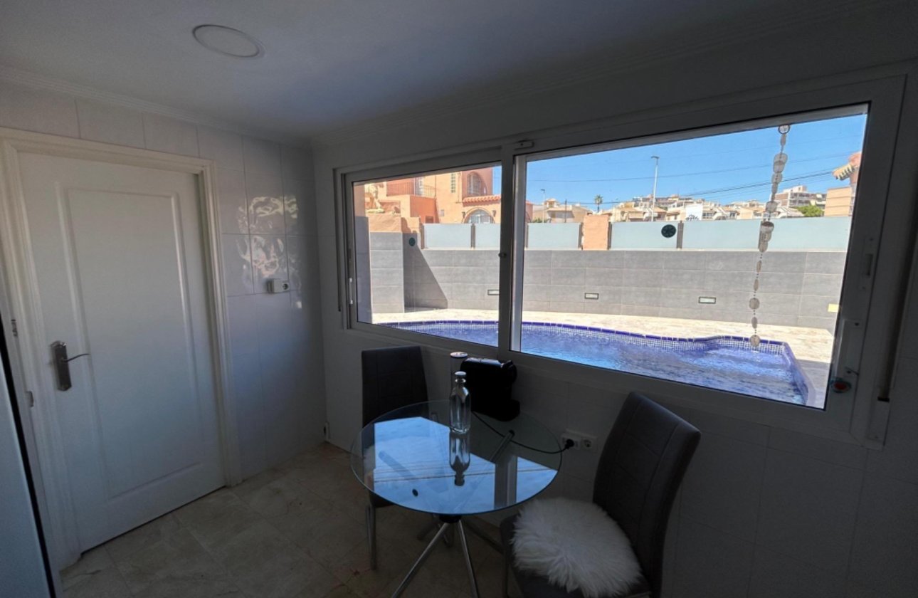 Herverkoop - Villa -
Torrevieja - Los Frutales