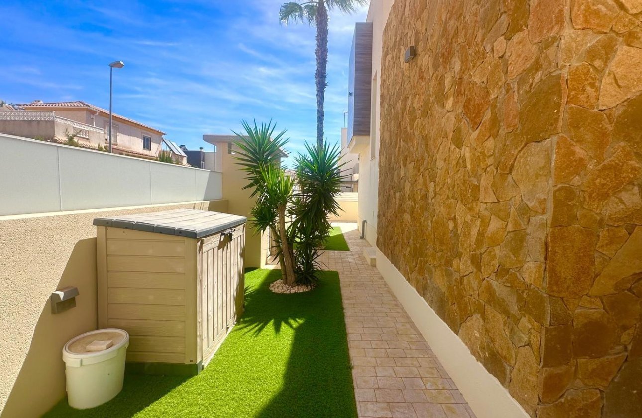 Herverkoop - Villa -
Torrevieja - Miramar - Torre Del Moro