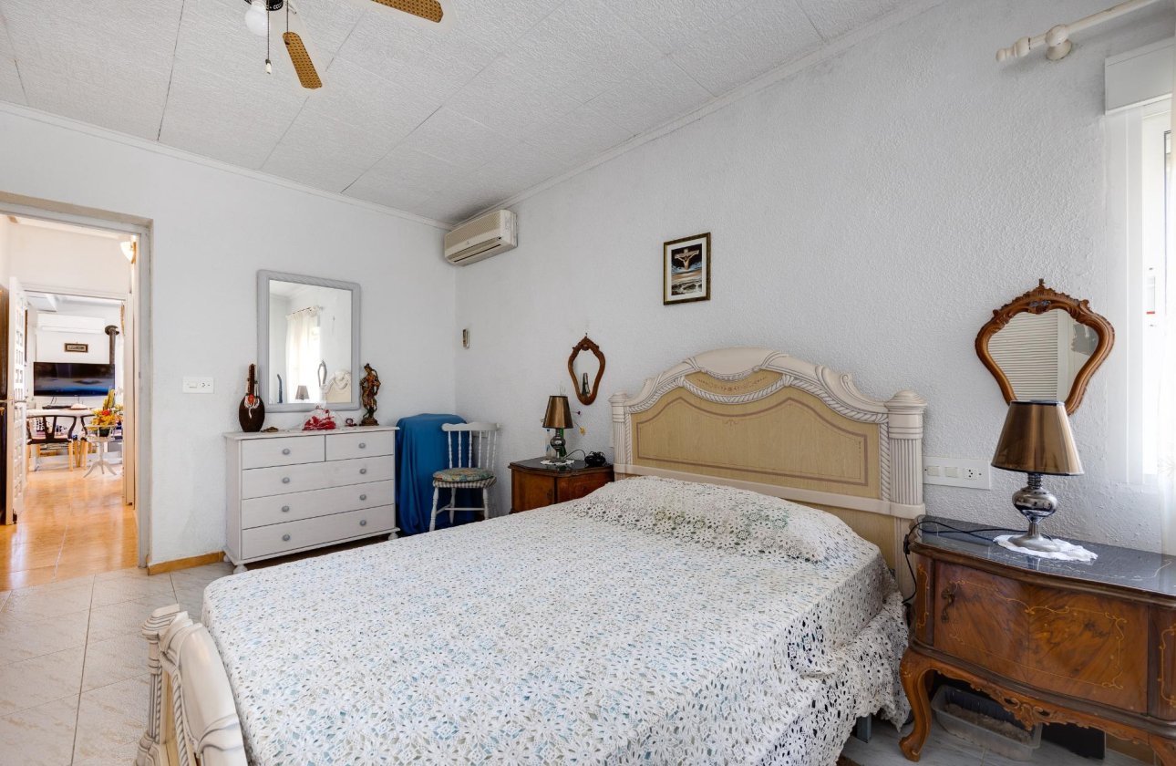 Herverkoop - Villa -
Torrevieja - Playa de los Locos