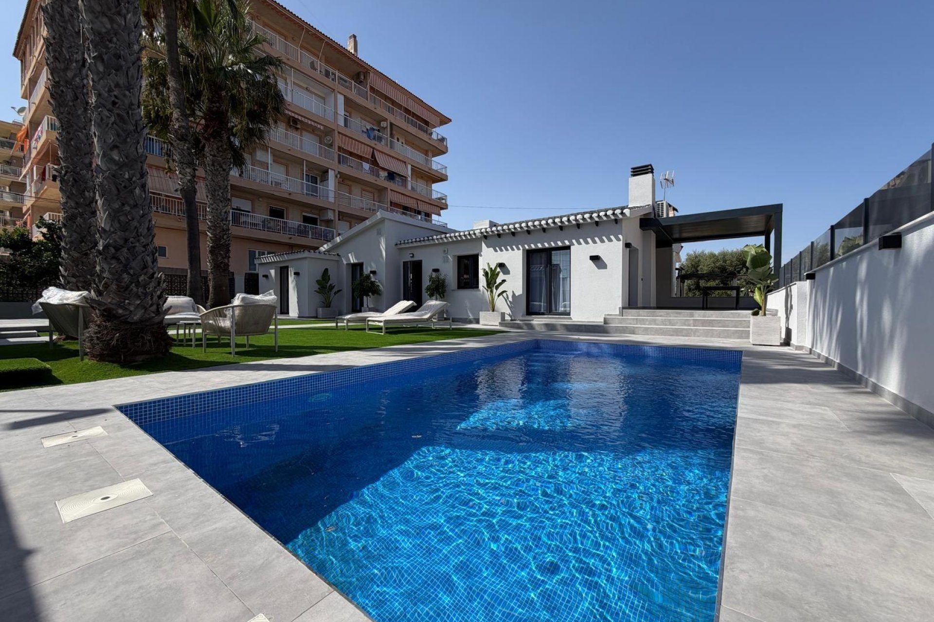 Herverkoop - Villa -
Torrevieja - Punta Prima