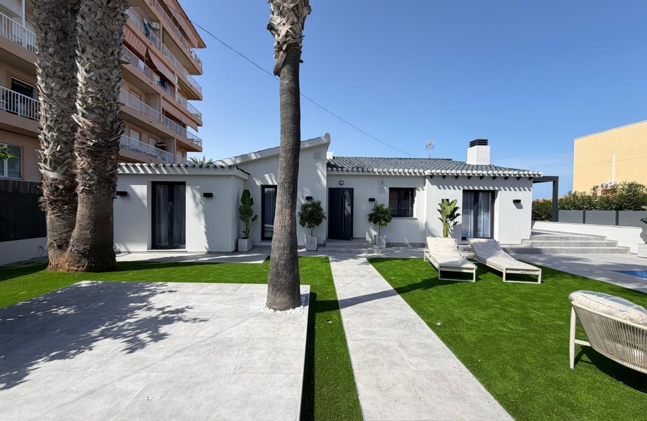 Herverkoop - Villa -
Torrevieja - Punta Prima