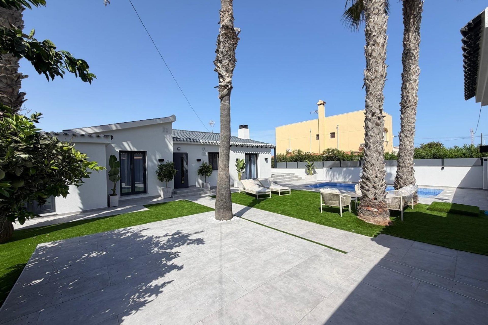 Herverkoop - Villa -
Torrevieja - Punta Prima