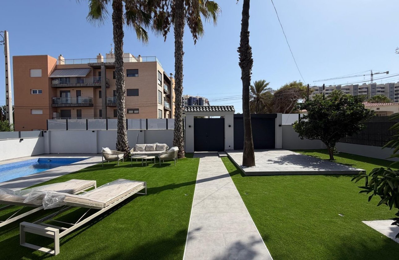 Herverkoop - Villa -
Torrevieja - Punta Prima