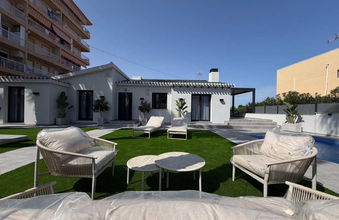 Herverkoop - Villa -
Torrevieja - Punta Prima