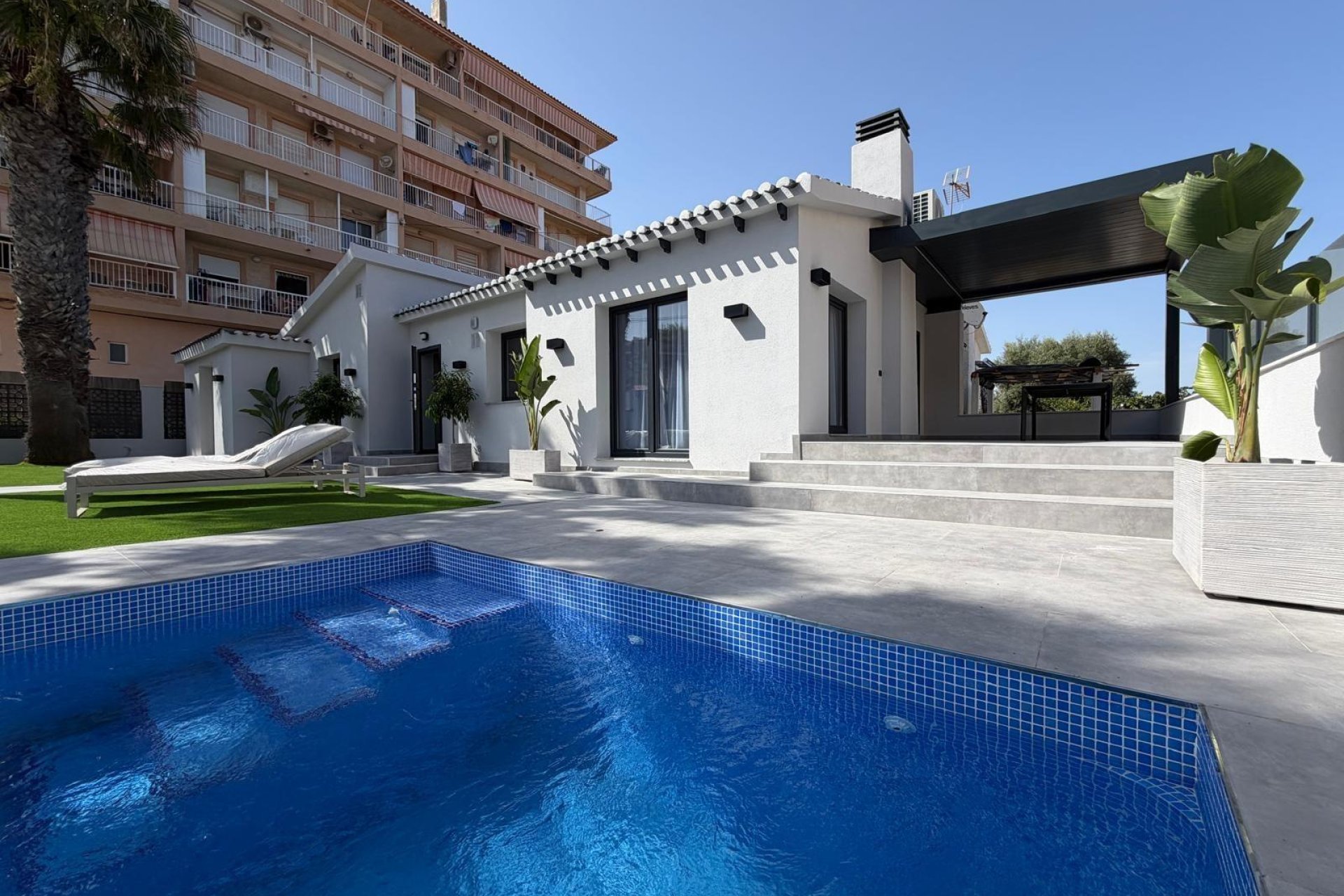 Herverkoop - Villa -
Torrevieja - Punta Prima