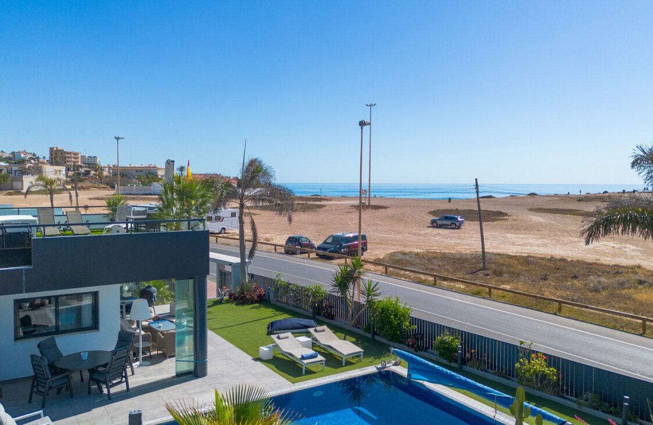 Herverkoop - Villa -
Torrevieja - Rosaleda