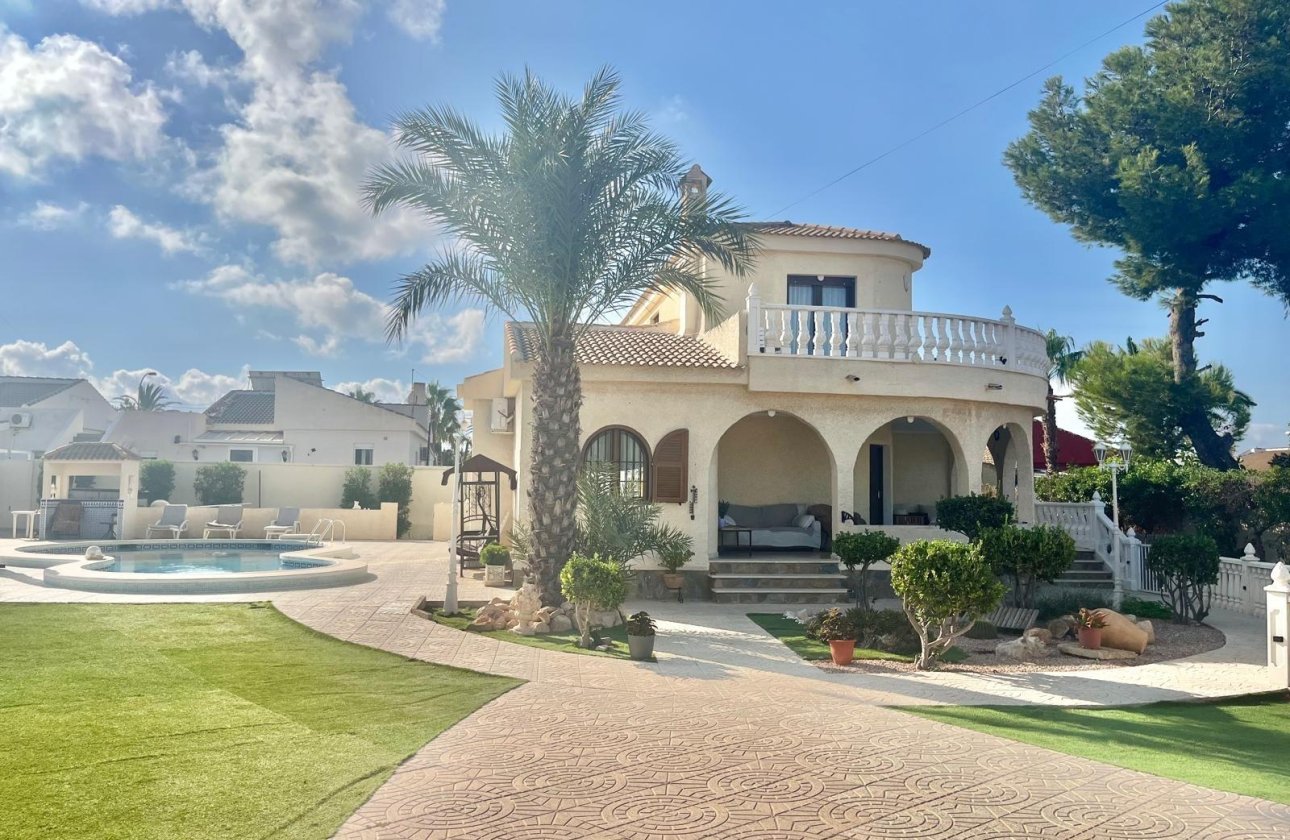 Herverkoop - Villa -
Torrevieja - San Luis