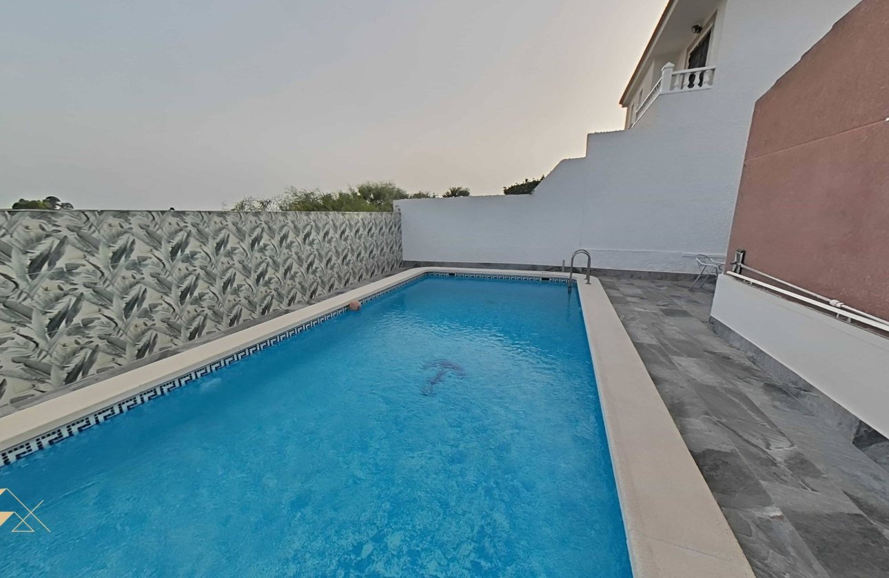 Herverkoop - Villa -
Torrevieja - San Luis