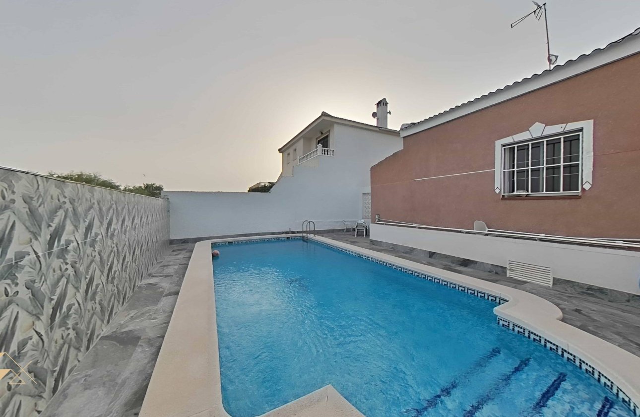 Herverkoop - Villa -
Torrevieja - San Luis