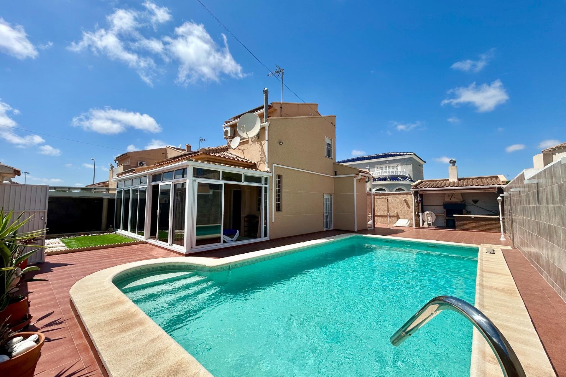 Herverkoop - Villa -
Torrevieja - San Luis