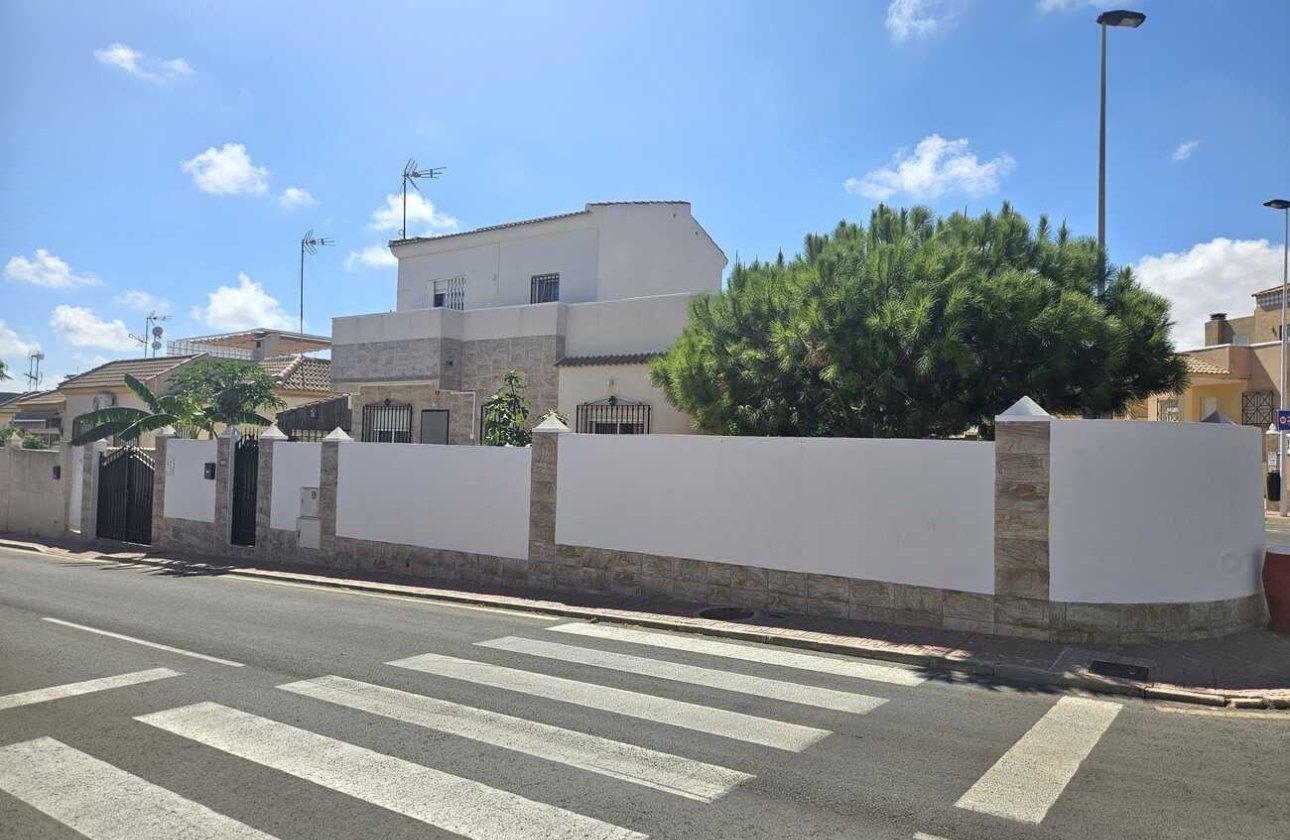 Herverkoop - Villa -
Torrevieja - Torre Del Moro