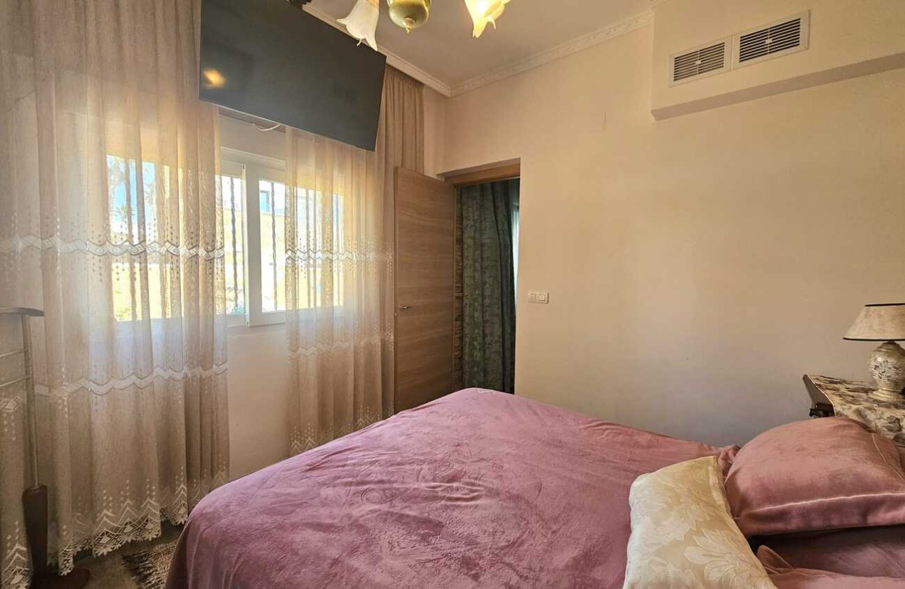 Herverkoop - Villa -
Torrevieja - Torre Del Moro