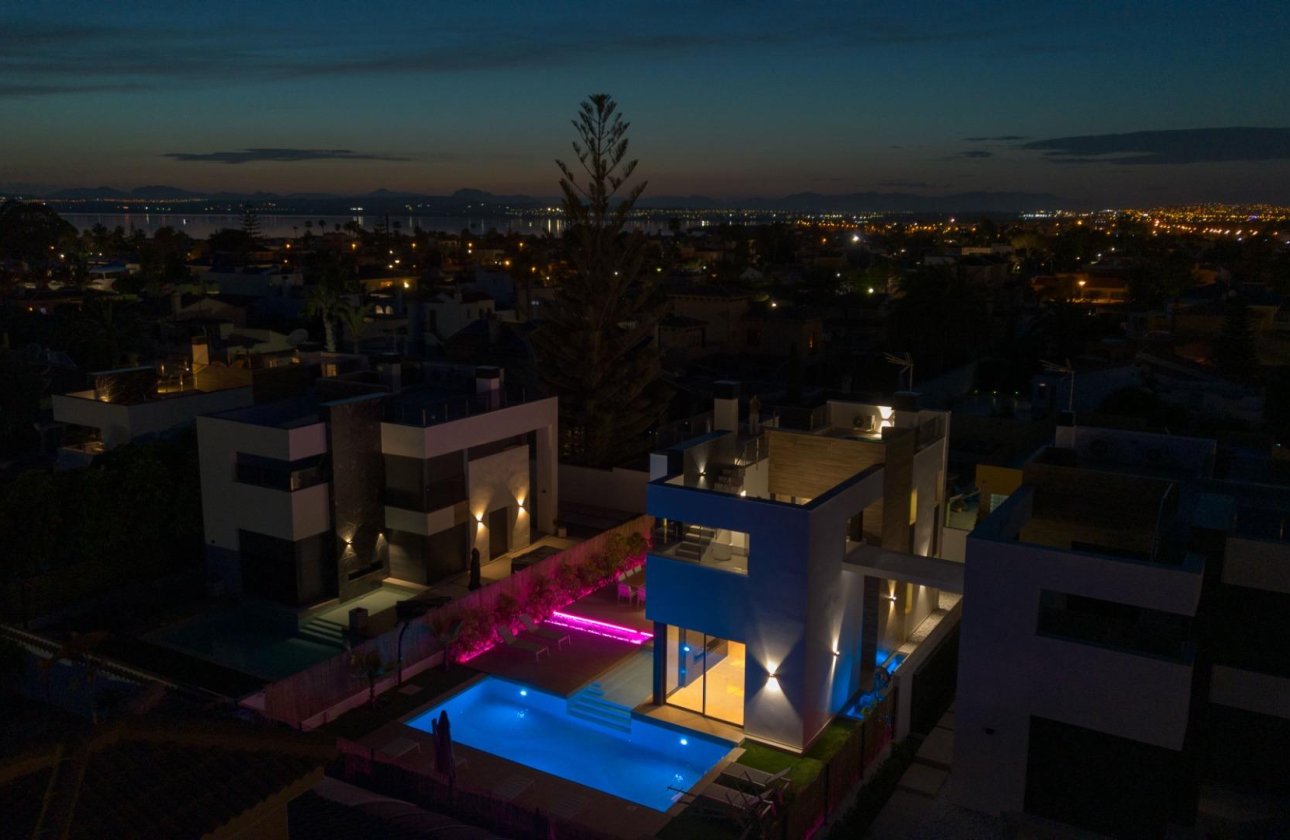 Herverkoop - Villa -
Torrevieja - Torreta Florida