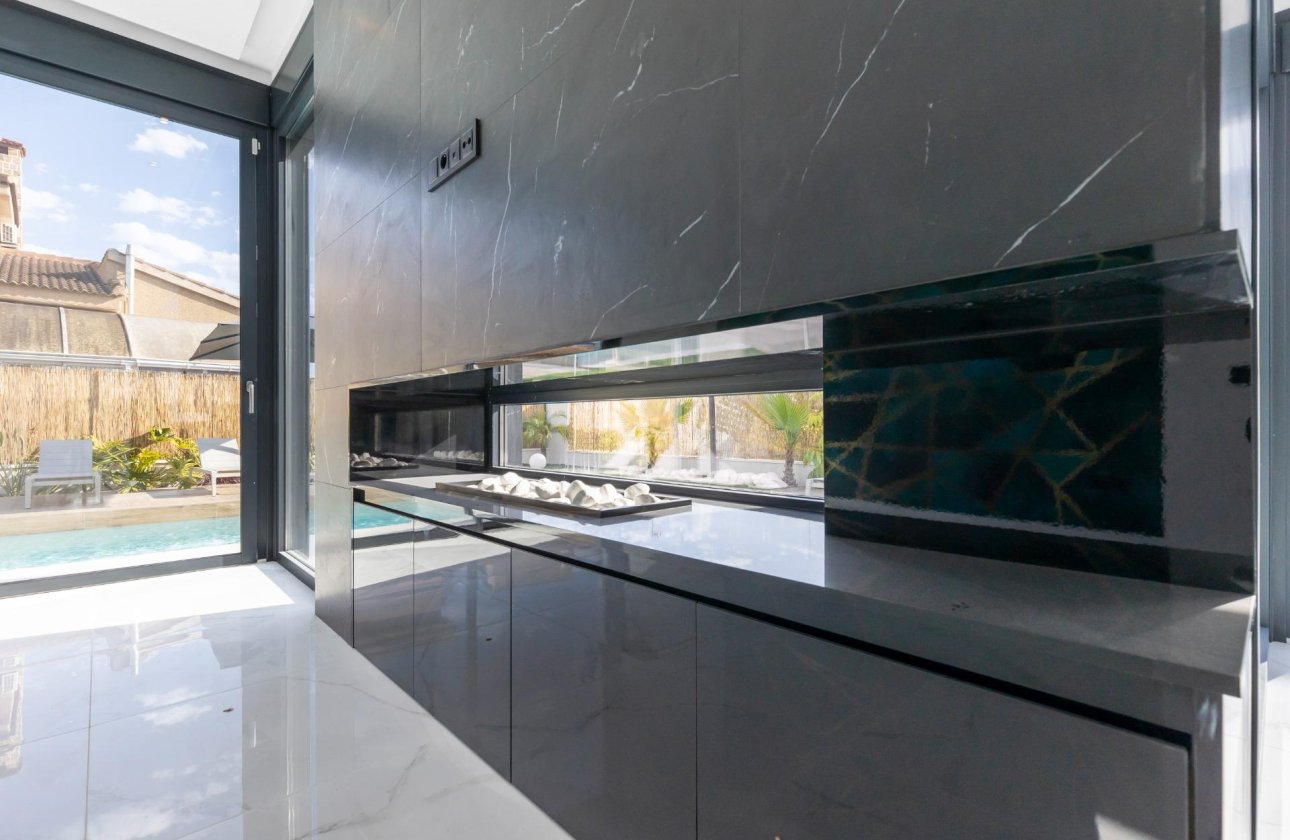 Herverkoop - Villa -
Torrevieja - Torreta Florida