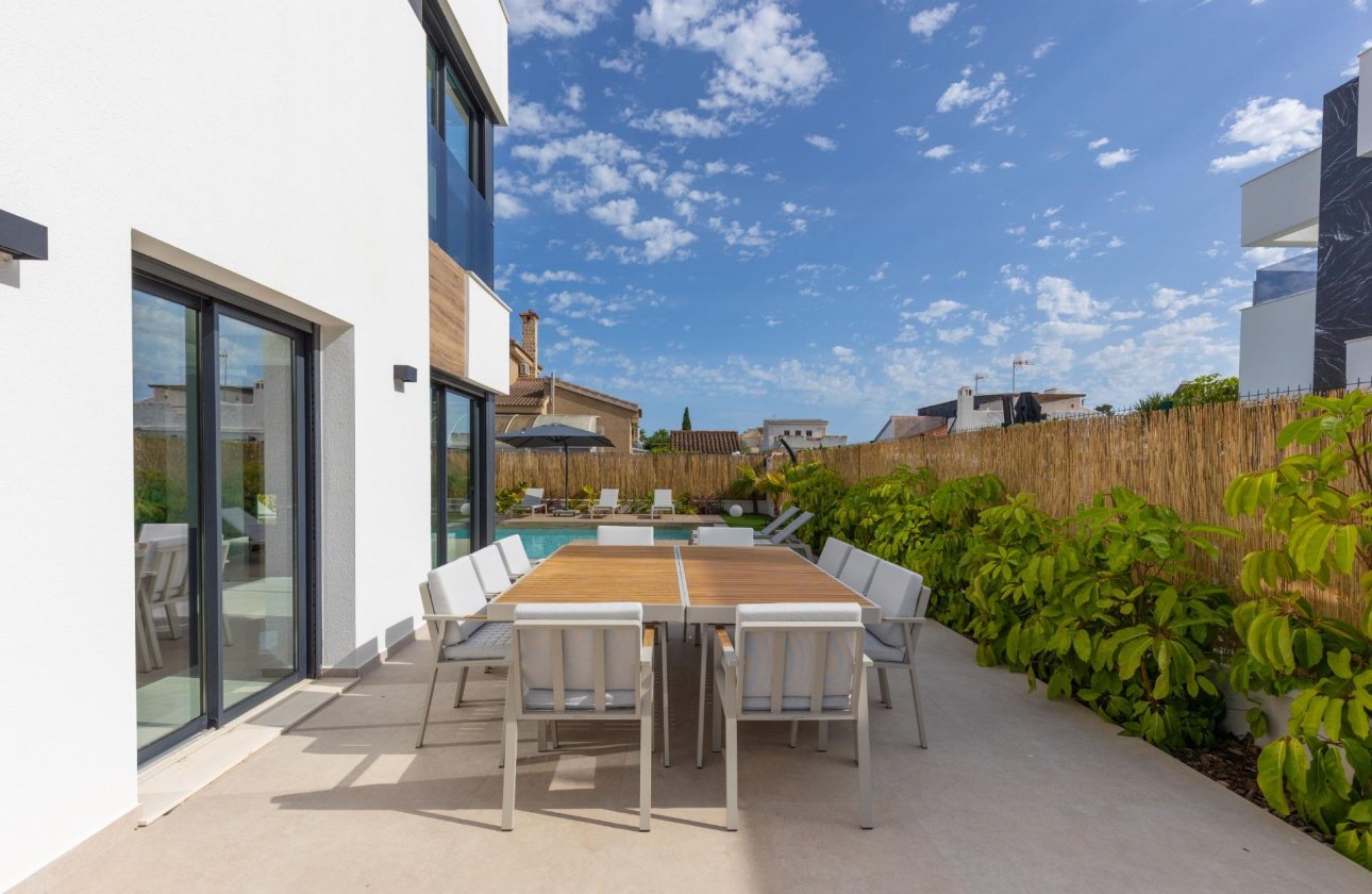 Herverkoop - Villa -
Torrevieja - Torreta Florida