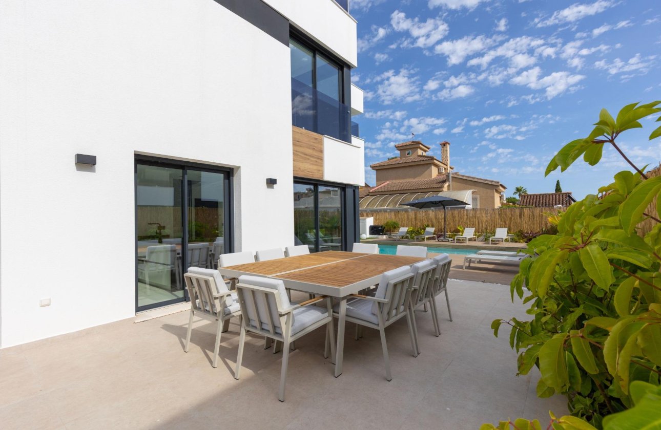 Herverkoop - Villa -
Torrevieja - Torreta Florida