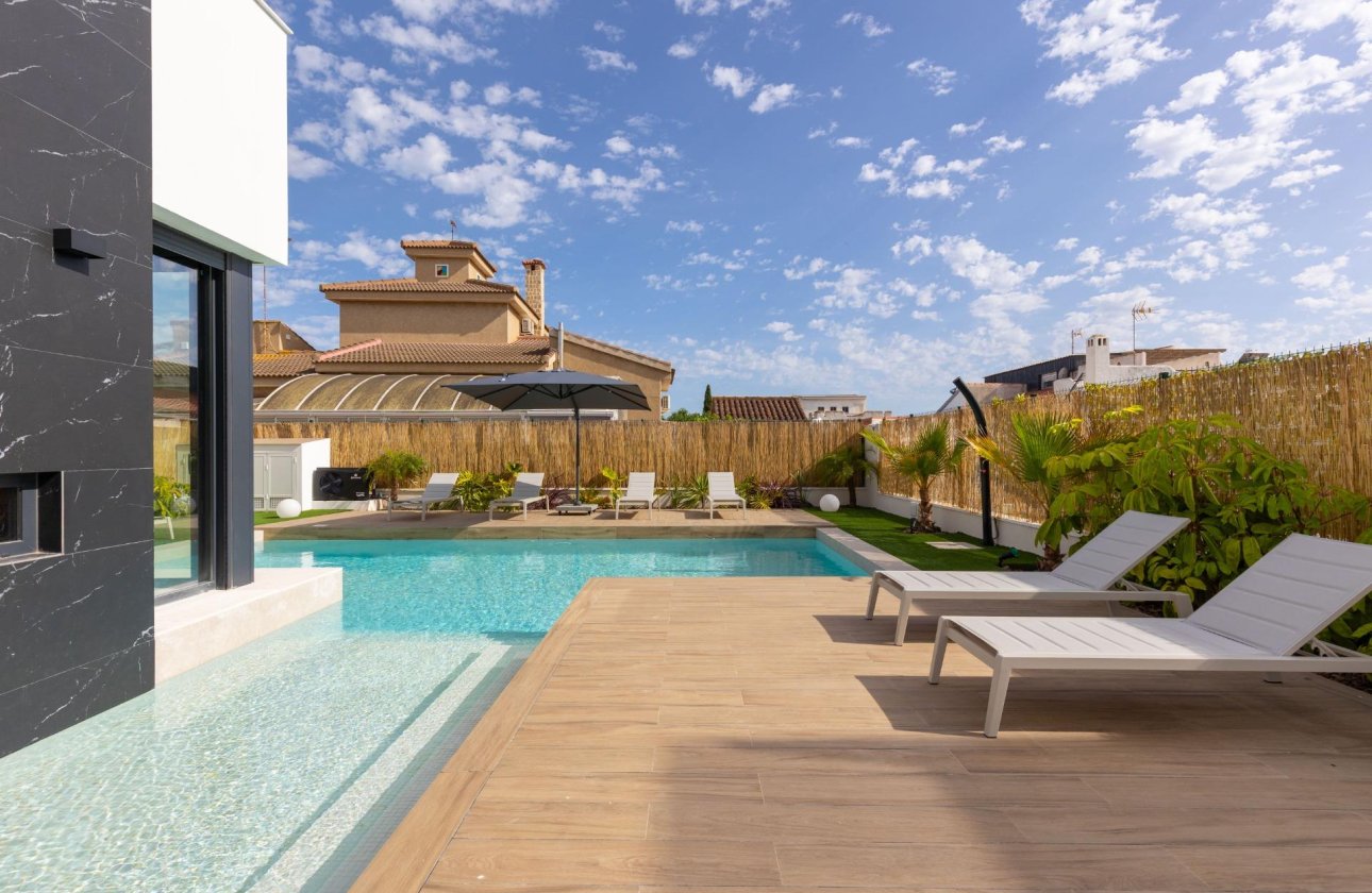 Herverkoop - Villa -
Torrevieja - Torreta Florida