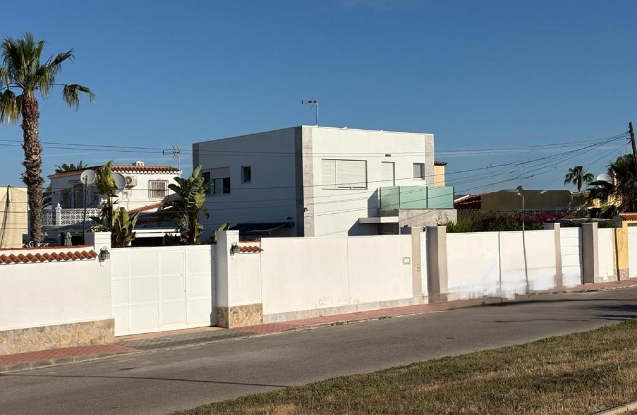 Herverkoop - Villa -
Torrevieja - Torreta Florida