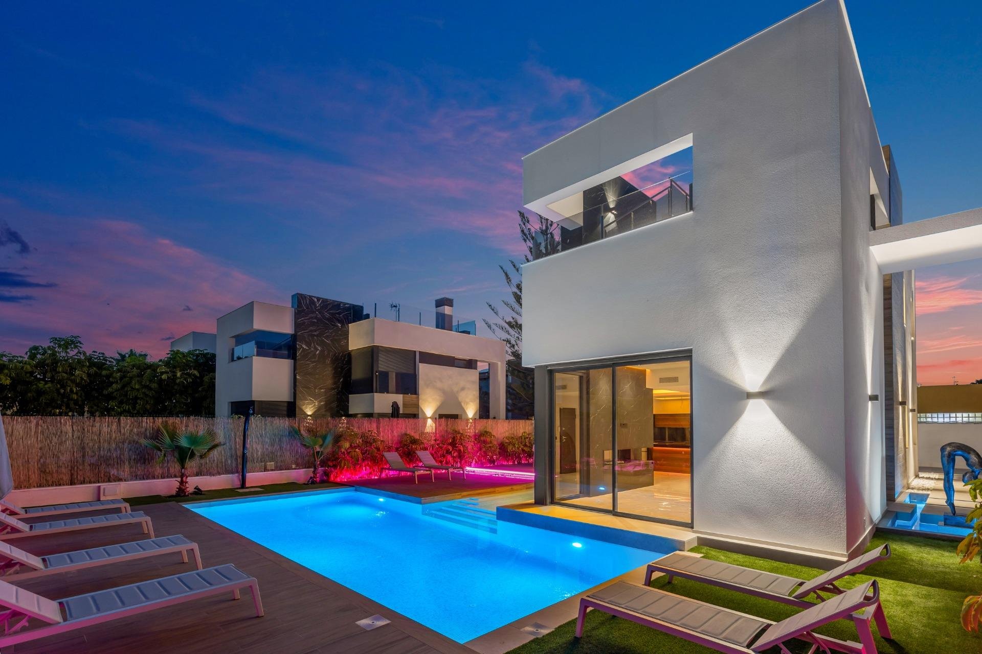 Herverkoop - Villa -
Torrevieja - Torreta Florida