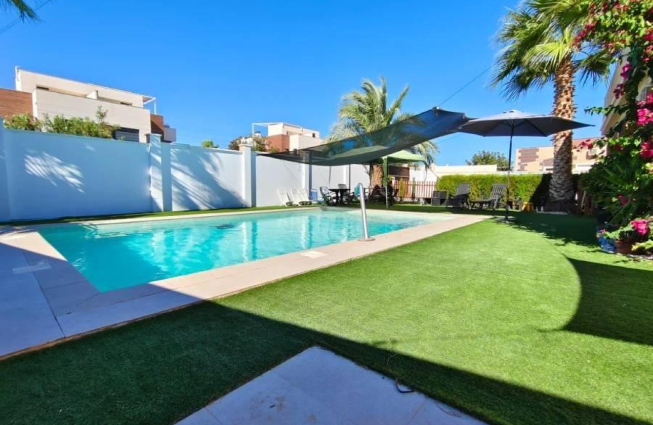 Herverkoop - Villa -
Torrevieja - Torreta Florida