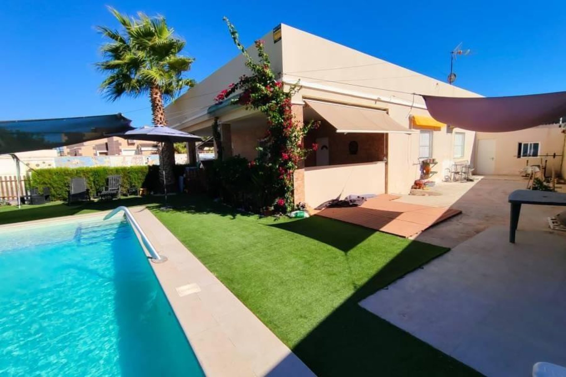 Herverkoop - Villa -
Torrevieja - Torreta Florida
