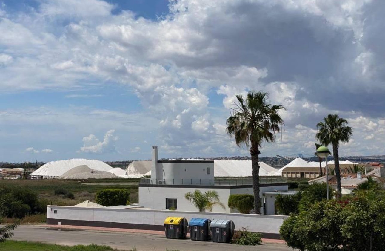 Herverkoop - Villa -
Torrevieja - Torreta Florida